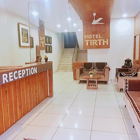 Hotel Tirth Ankleshwar Buitenkant foto