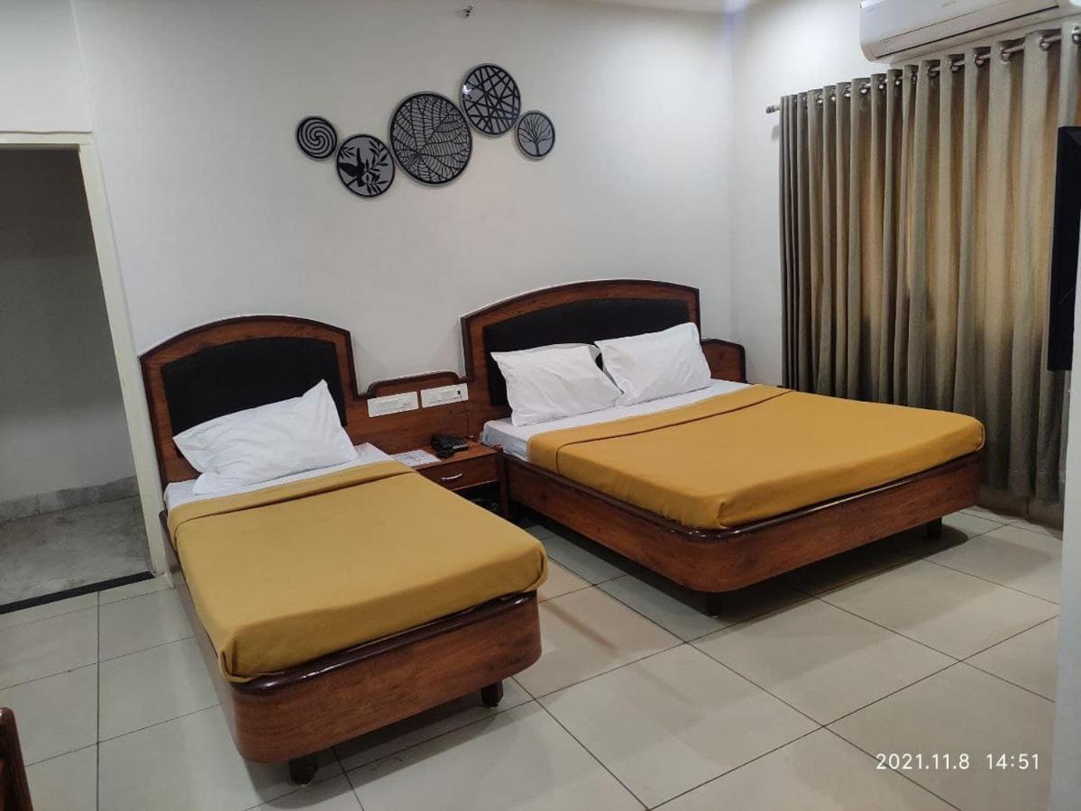 Hotel Tirth Ankleshwar Buitenkant foto