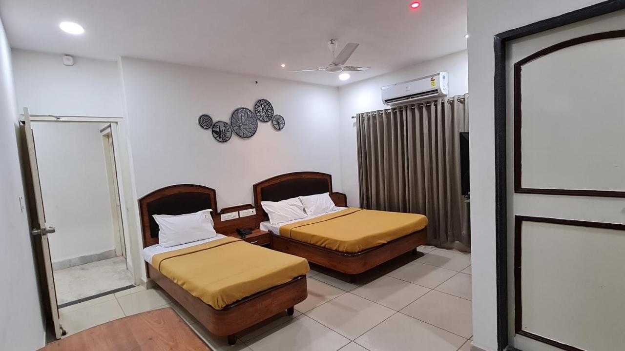 Hotel Tirth Ankleshwar Buitenkant foto