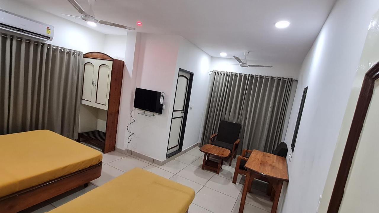 Hotel Tirth Ankleshwar Buitenkant foto