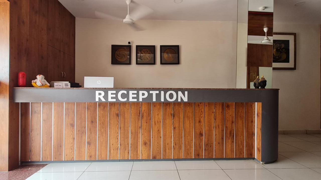 Hotel Tirth Ankleshwar Buitenkant foto