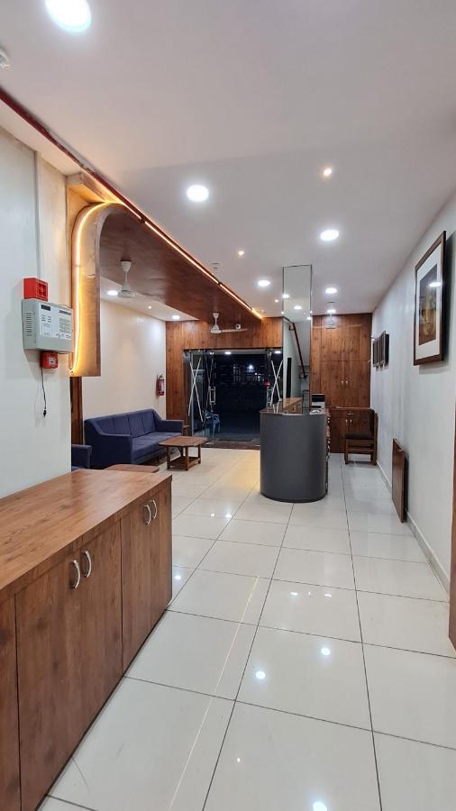 Hotel Tirth Ankleshwar Buitenkant foto