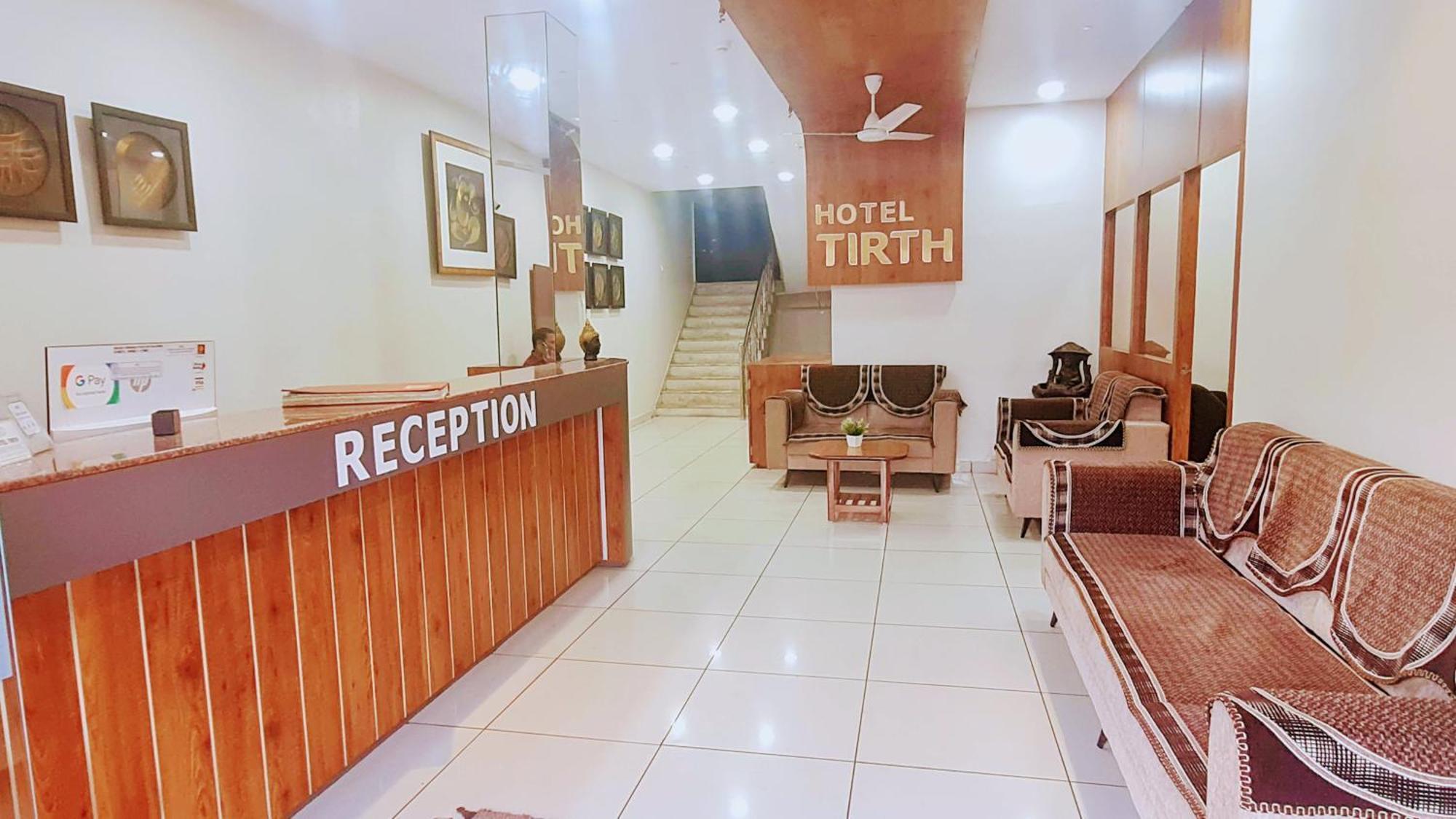 Hotel Tirth Ankleshwar Buitenkant foto