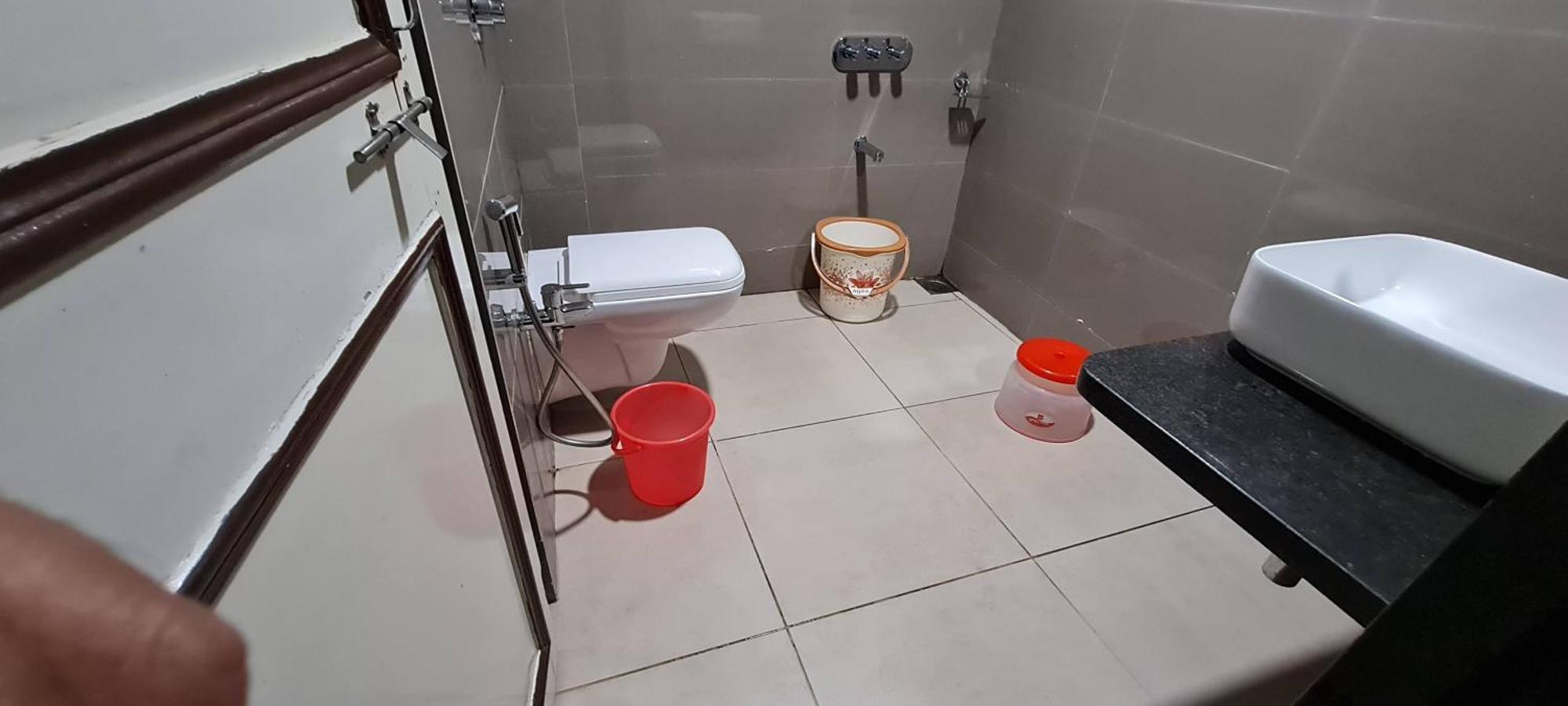 Hotel Tirth Ankleshwar Buitenkant foto