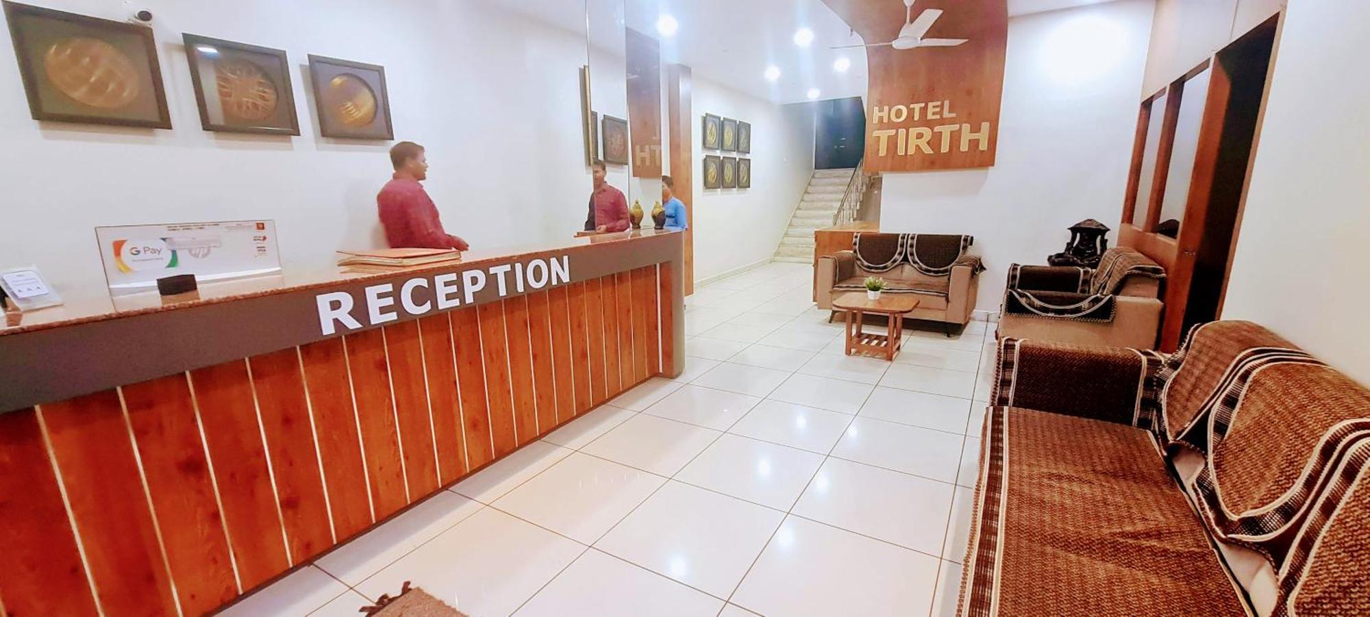 Hotel Tirth Ankleshwar Buitenkant foto